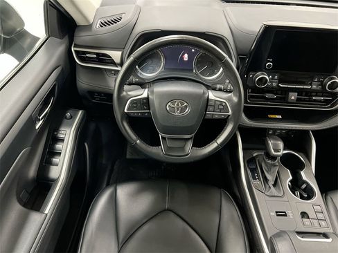 Used 2024 Toyota Highlander XLE image 20