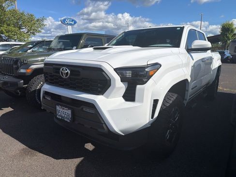 Used 2024 Toyota Tacoma TRD Sport w/ TRD Sport Upgrade Package AWD/4WD image 1