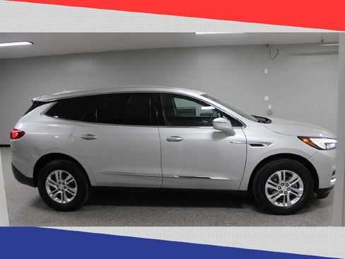 Used 2019 Buick Enclave Essence image 2