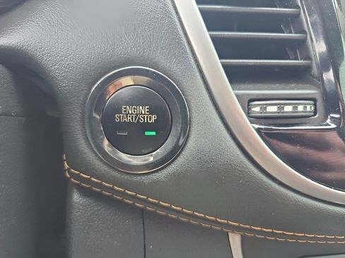 Used 2019 Chevrolet Trax LT w/ LT Convenience Package image 16