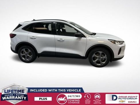 Used 2025 Ford Escape ST-Line AWD/4WD image 2