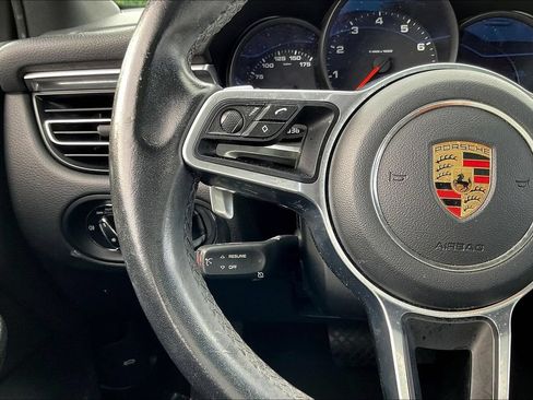 Used 2020 Porsche Macan AWD/4WD image 11