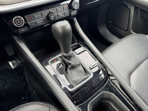 Used 2025 Jeep Compass Limited image 37