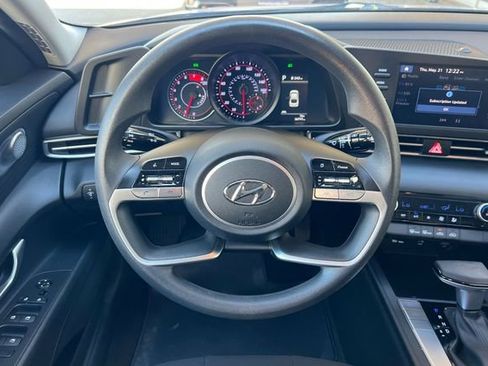 Used 2023 Hyundai Elantra SEL FWD image 17