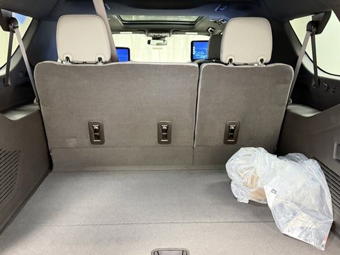 New 2026 Chevrolet Suburban Z71 image 5