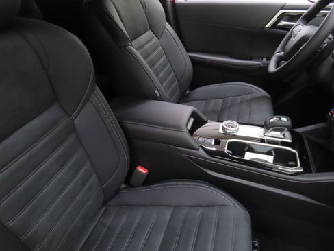 New 2025 Mitsubishi Outlander SE image 25