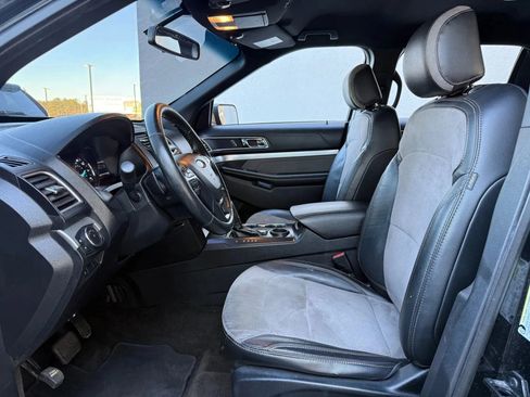 Used 2017 Ford Explorer XLT w/ Equipment Group 202A image 2