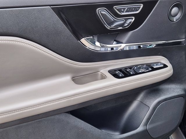 New 2025 Lincoln Corsair Reserve w/ Equipment Group 202A AWD/4WD image 9