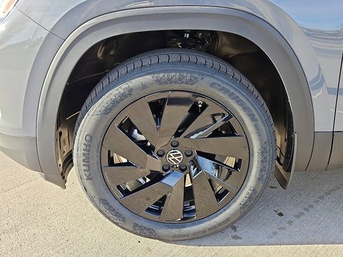 New 2026 Volkswagen Atlas SE image 5