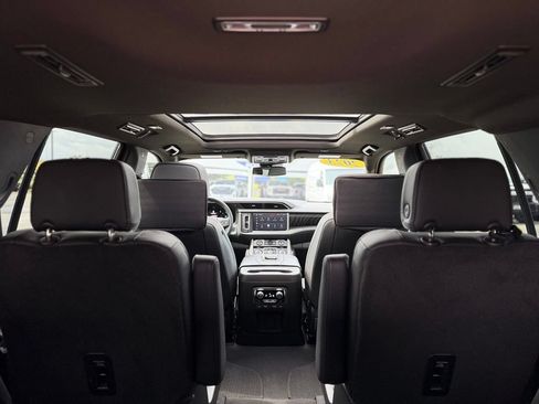 Used 2023 GMC Yukon Denali AWD/4WD image 7