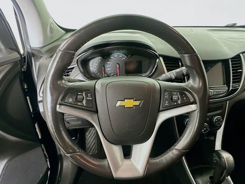 Used 2019 Chevrolet Trax LT w/ LT Convenience Package FWD image 21