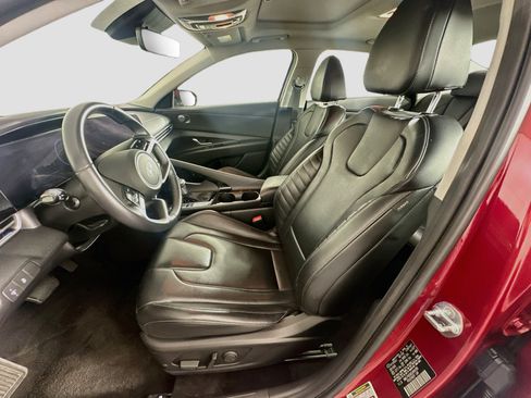 Used 2025 Hyundai Elantra Limited FWD image 13