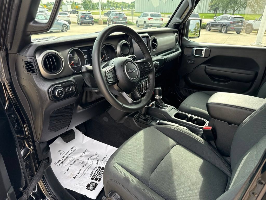Used 2021 Jeep Gladiator Sport AWD/4WD image 8