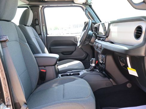 New 2026 Jeep Gladiator Sport AWD/4WD image 9