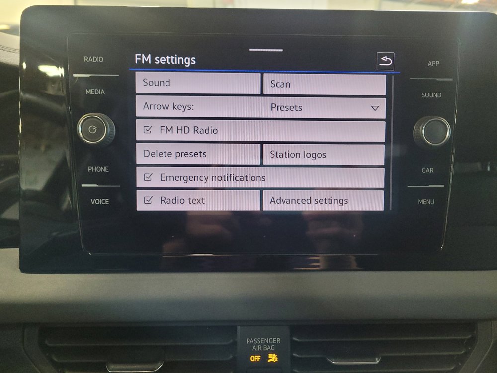 Used 2025 Volkswagen Jetta SE FWD image 25