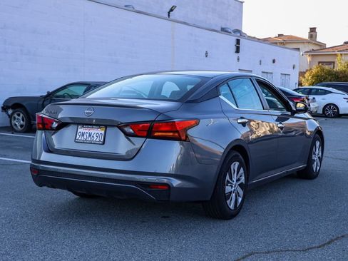 Used 2024 Nissan Altima 2.5 S FWD image 4