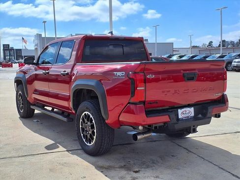 Used 2025 Toyota Tacoma TRD Off-Road image 2