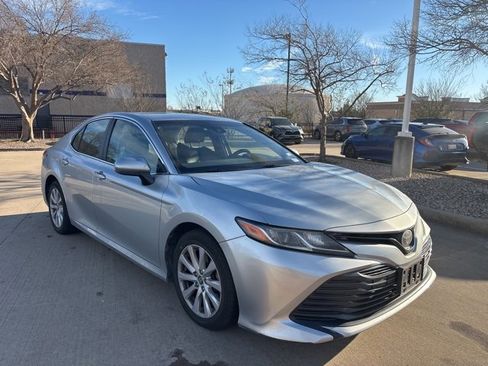 Used 2018 Toyota Camry L image 3