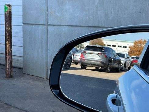 Used 2025 Genesis G70 2.5T image 20