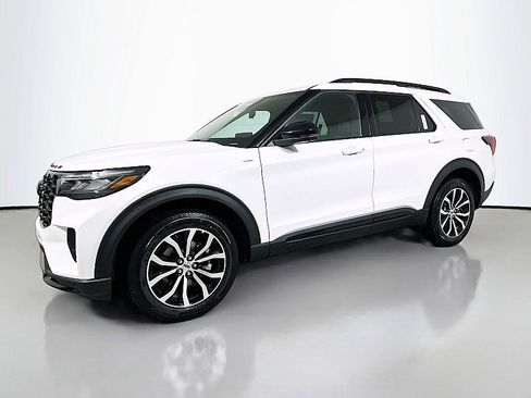 New 2026 Ford Explorer ST-Line image 3