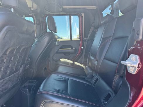 Used 2021 Jeep Gladiator Rubicon AWD/4WD image 12