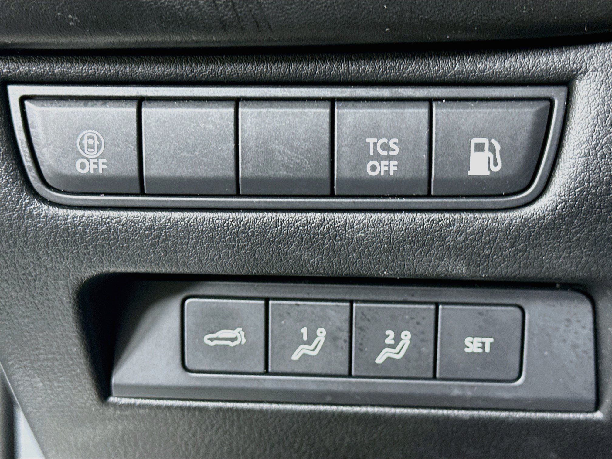 Used 2025 MAZDA CX-50 AWD 2.5 Hybrid w/ Premium Pkg image 17