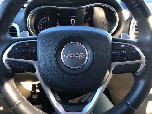 Used 2017 Jeep Grand Cherokee Limited image 29