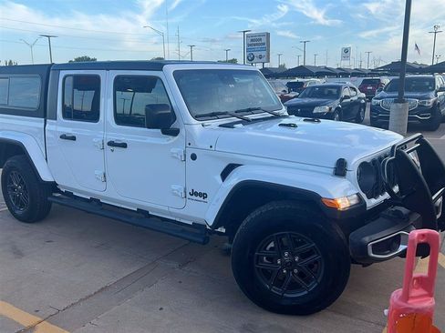 Used 2024 Jeep Gladiator Sport AWD/4WD image 1