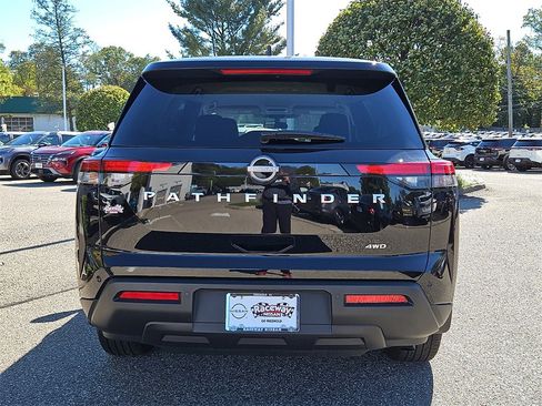 Certified 2024 Nissan Pathfinder S image 6