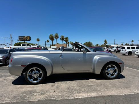 Used 2005 Chevrolet SSR w/ Preferred Equipment Group RWD image 10