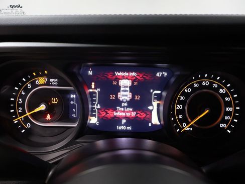 Certified 2025 Jeep Wrangler Unlimited Rubicon w/ XTREMEE 35" Tire Package image 39