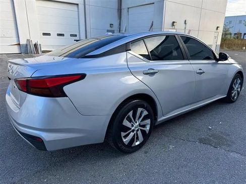 Used 2019 Nissan Altima 2.5 S FWD image 11