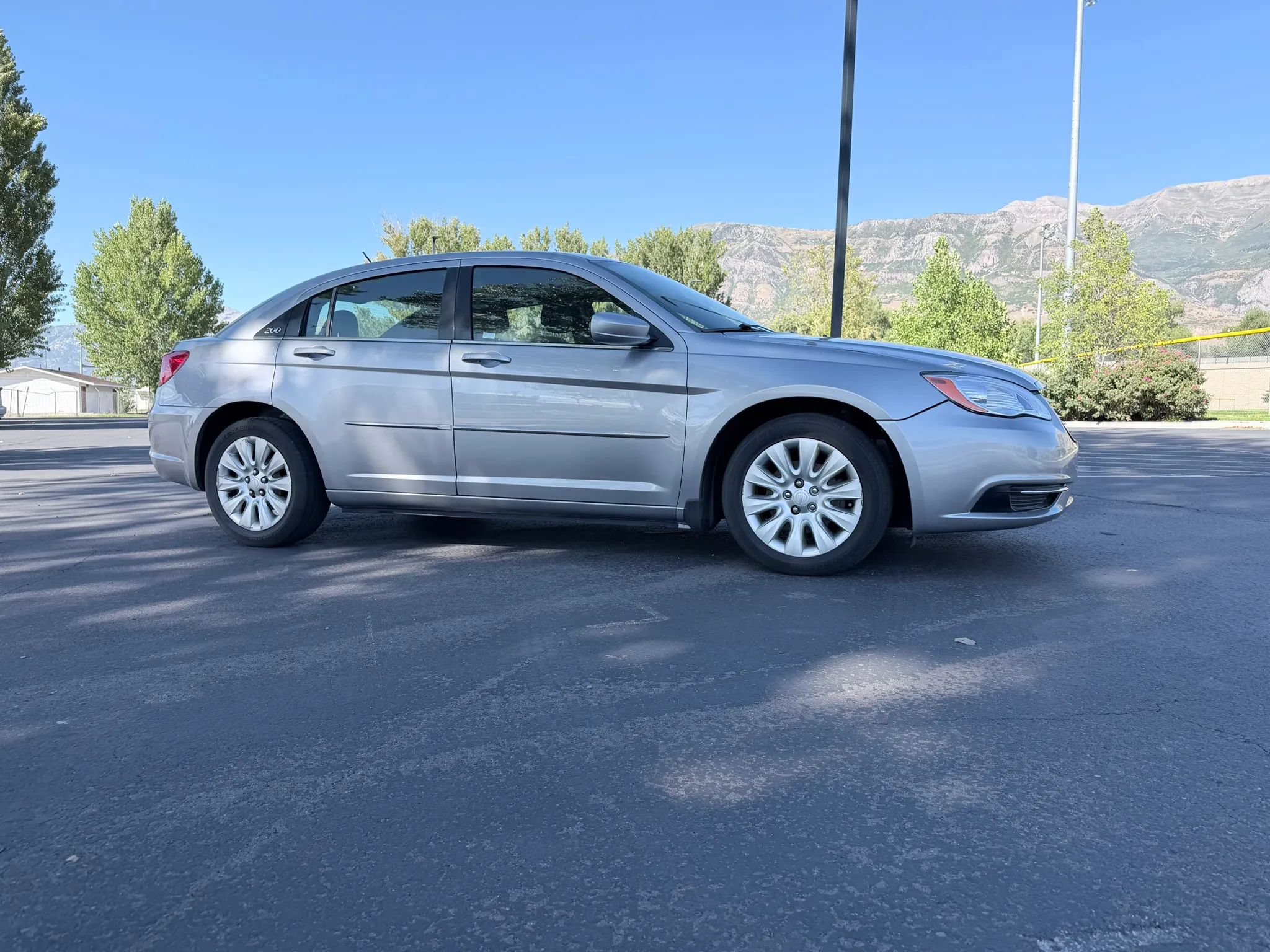 Used 2013 Chrysler 200 LX FWD image 2