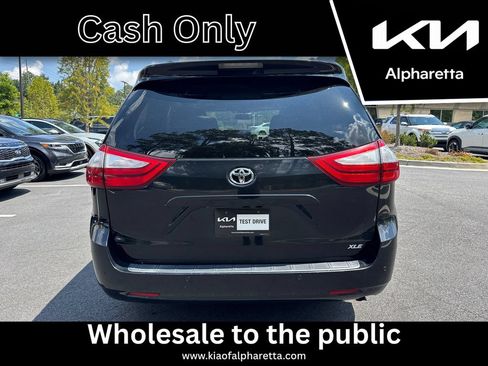 Used 2017 Toyota Sienna XLE w/ XLE Navigation Package FWD image 6