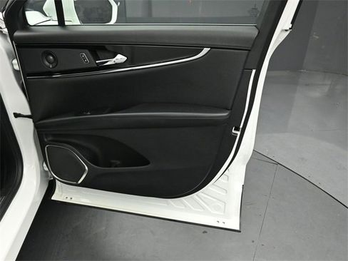 Certified 2023 Lincoln Nautilus Reserve w/ Luxury Package image 33