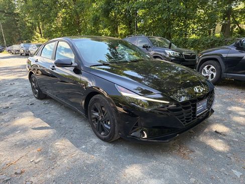 Certified 2023 Hyundai Elantra SEL w/ Cargo Package FWD image 2