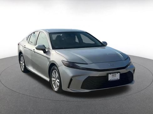 Used 2025 Toyota Camry LE image 2