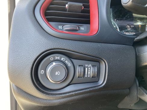 Used 2023 Jeep Renegade Trailhawk w/ Trailhawk Elite Group AWD/4WD image 44