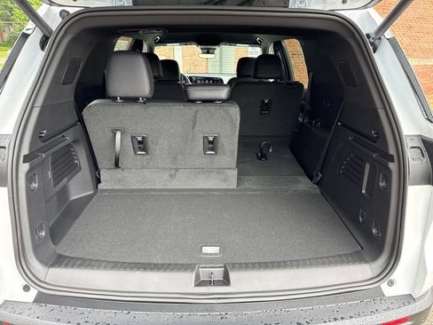 New 2026 Chevrolet Traverse LT w/ Driver Confidence Package AWD/4WD image 9
