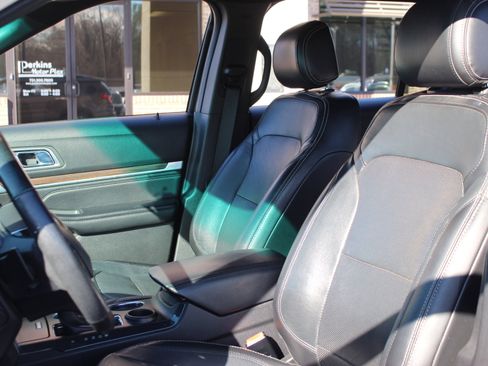 Used 2017 Ford Explorer Limited image 15