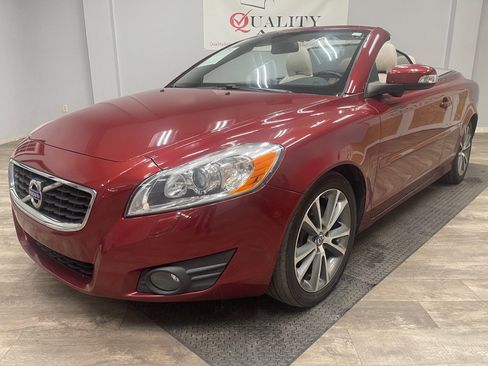 Used 2011 Volvo C70 T5 w/ Convenience Pkg FWD image 2