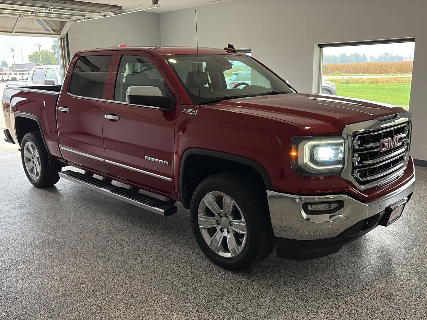 Used 2018 GMC Sierra 1500 SLT AWD/4WD image 5