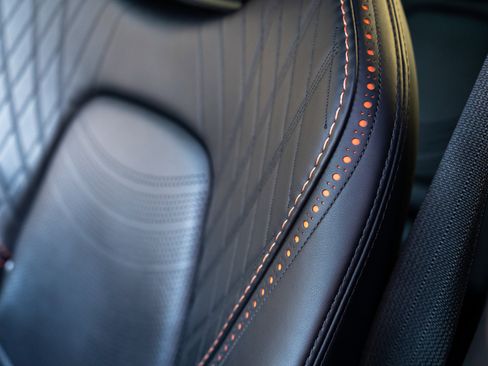 Used 2022 Aston Martin DBX image 13