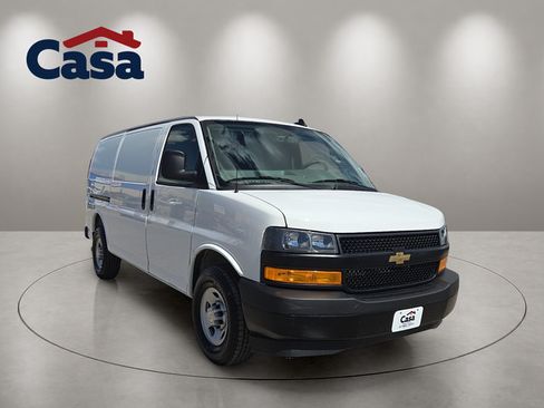 Used 2025 Chevrolet Express 2500 w/ Driver Convenience Package RWD image 4