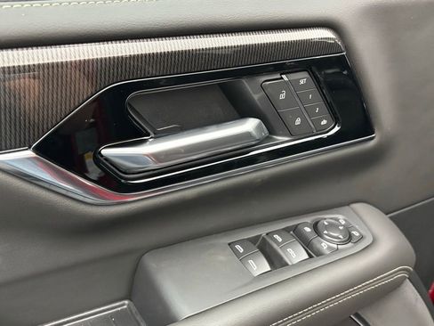 New 2025 GMC Yukon XL Elevation w/ LPO, Yukon Black Package image 25