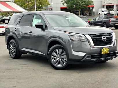 New 2025 Nissan Pathfinder S