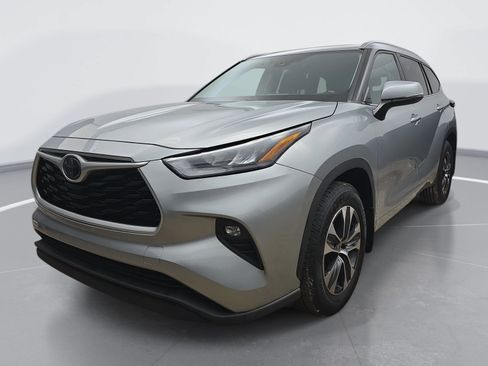 Used 2020 Toyota Highlander XLE FWD image 8