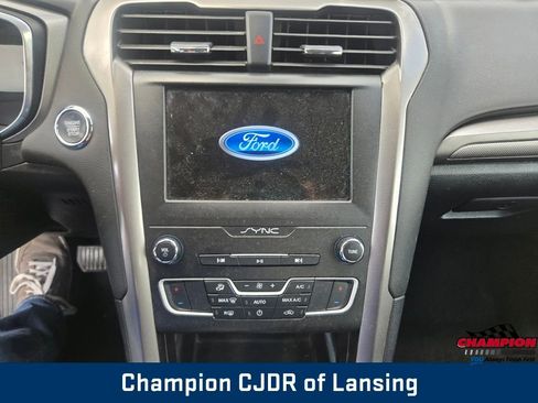Used 2020 Ford Fusion SE image 20