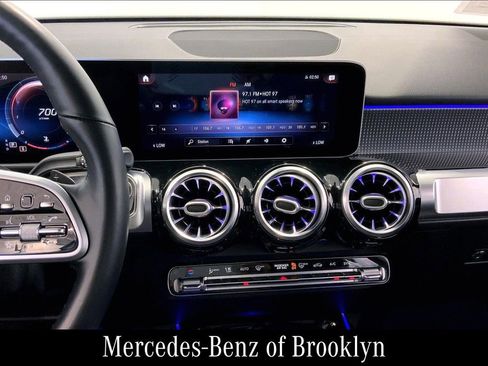 Used 2021 Mercedes-Benz GLB 250 4MATIC image 9