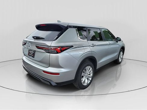 Used 2026 Mitsubishi Outlander ES FWD image 7